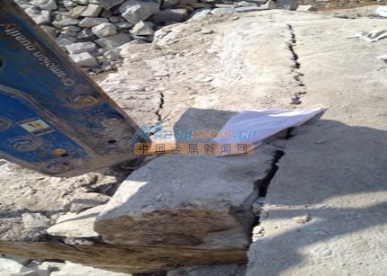 四川無(wú)聲破碎劑質(zhì)優(yōu)價(jià)廉,成都裂石膨脹劑用于礦山開(kāi)采 長(zhǎng)沙嘉澤建材科技