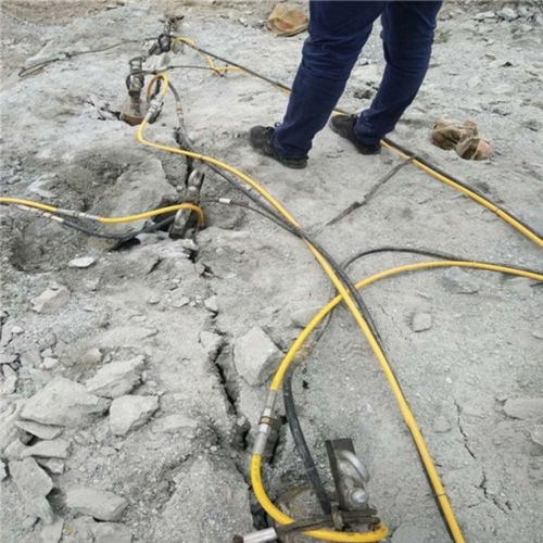 潁泉石材礦山開(kāi)采機(jī)載劈裂棒服務(wù)熱線