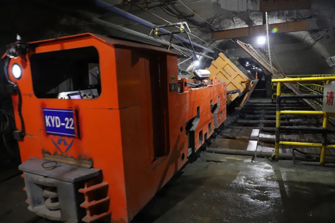 多項(xiàng)國內(nèi)首創(chuàng)電機(jī)車無人駕駛技術(shù)應(yīng)用金川集團(tuán)井下