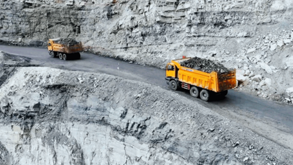 百臺(tái)'硬漢'奔赴西北！徐工自卸車再造示范礦區(qū)礦山技術(shù)